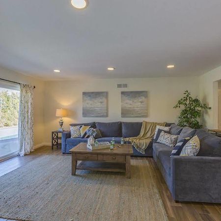 Oshkosh Luxurious Escape Apartment Anaheim Exterior photo