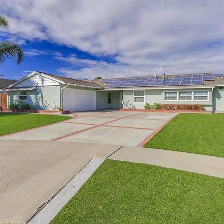 Oshkosh Luxurious Escape Apartment Anaheim Exterior photo