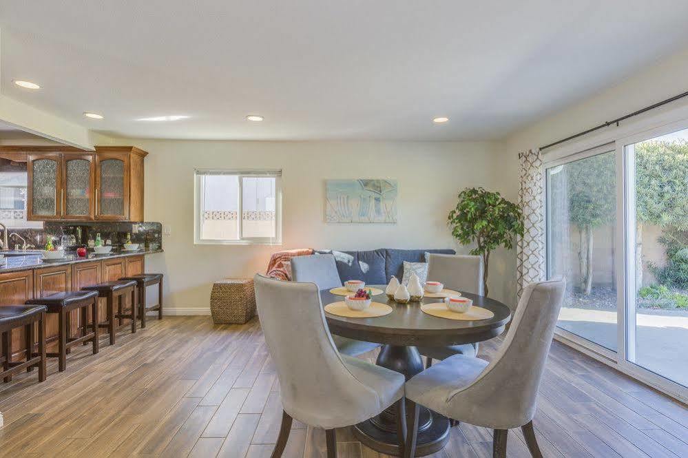 Oshkosh Luxurious Escape Apartment Anaheim Exterior photo