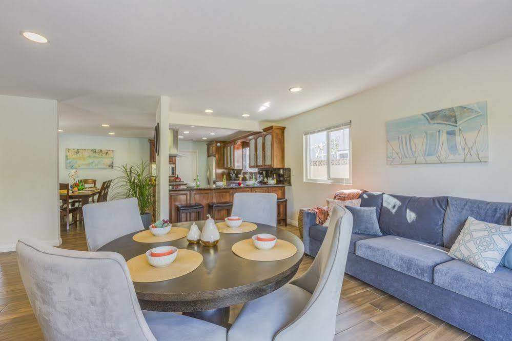Oshkosh Luxurious Escape Apartment Anaheim Exterior photo