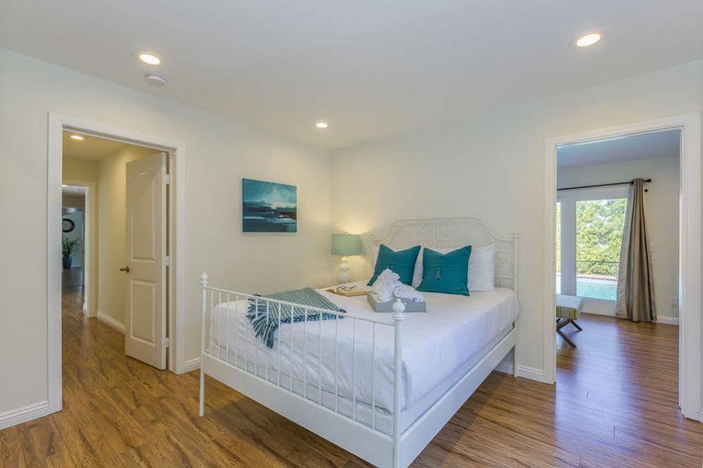 Oshkosh Luxurious Escape Apartment Anaheim Exterior photo